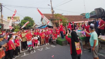 Menjalin Semangat Kebersamaan, Ratusan Warga Kampung Suryoputran Ikuti Jalan Sehat Memeriahkan HUT ke-80 RI