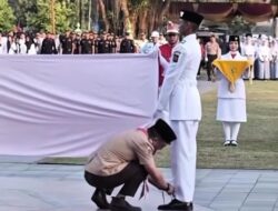 Viral! Momen Wakil Bupati Kulon Progo Perbaiki Tali Sepatu Paskibraka, Sikapnya Jadi Sorotan