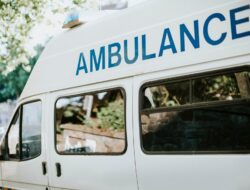 Mobil Asal Wonosobo Tabrak Tebing di JJLS Saptosari Gunungkidul, Pengemudi Hindari Kucing Menyeberang