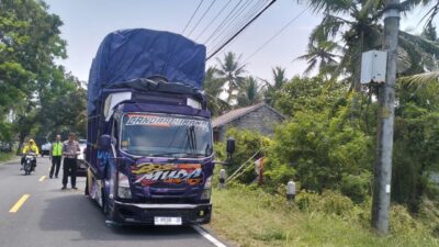 Remaja Asal Wates Seruduk Truk
