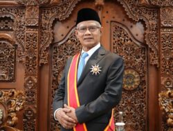 Haedar Nashir Terima Bintang Mahaputra Utama: Bukti Nyata Negara Akui Kiprah Muhammadiyah