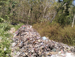 Warga Giring Geram, Jalan Usaha Tani Tertutup Tumpukan Sampah Diduga dari Jogja