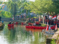 Warga Pulutan Gelar Upacara HUT RI ke-80 di Tengah Sungai Patung Sapi Gunungkidul