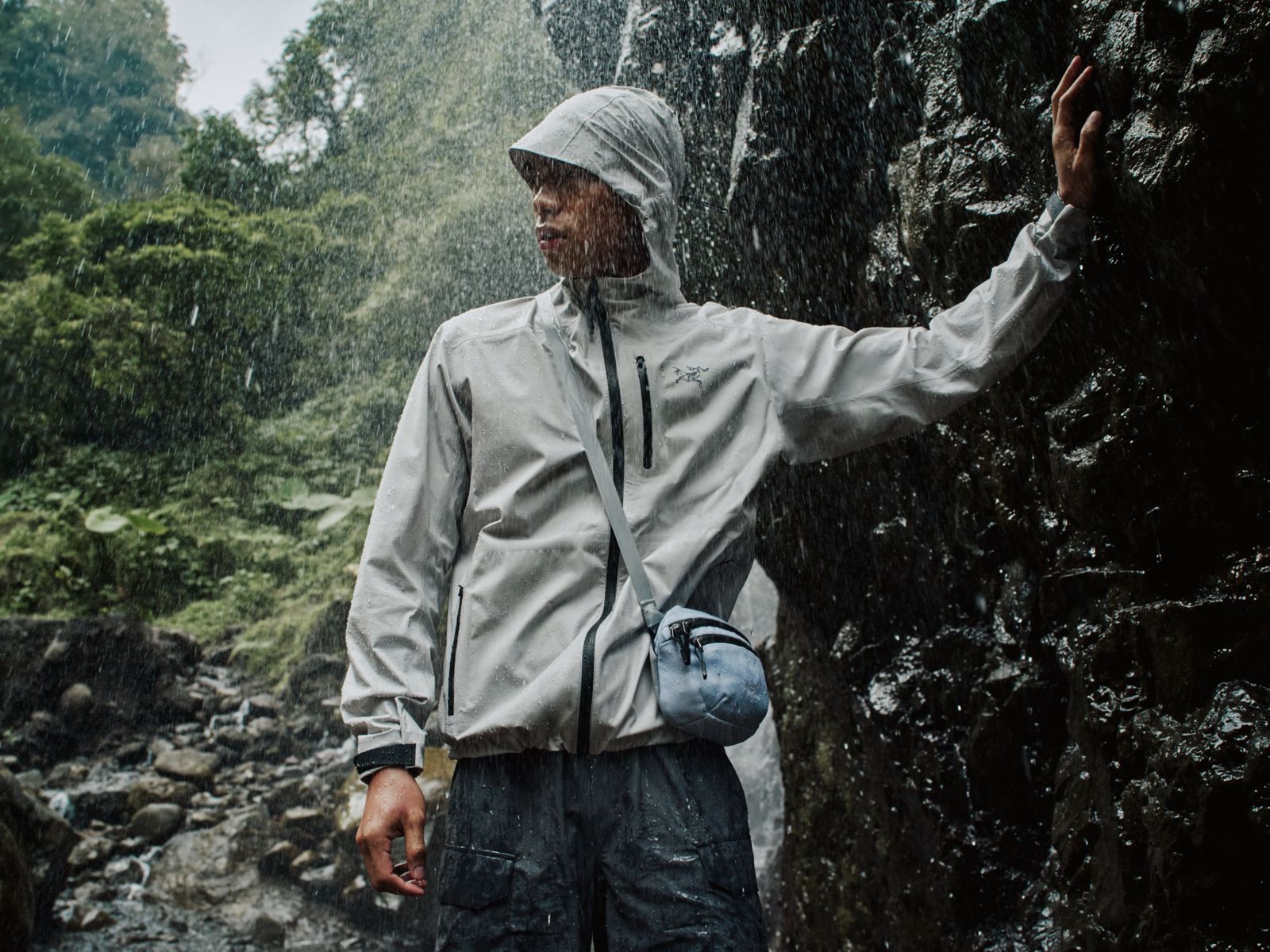 Polemik keaslian produk Arcteryx Indonesia makin jadi sorotan. Produsen Kanada pastikan tak ada garansi resmi untuk toko lokal. Konsumen wajib lebih bijak pilih toko resmi agar terhindar dari risiko membeli produk tanpa jaminan.