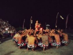 Gelaran Tari Kecak Bikin Decak Penonton, Tokoh Hanoman Dibakar