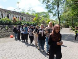 Pepeling: HMPS Prodi S1 Pendidikan Biologi UIN SUKA Giat Penghijauan di Destinasi Wisata Grojogan Watu Purbo