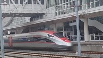 Mencoba Naik KCJB yang Benar benar Whoosh, Faktanya Begini