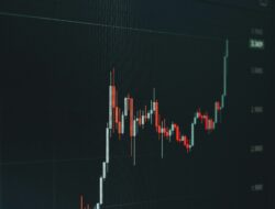 Saham BBCA Anjlok ke Rp7.500 Terendah dalam Tiga Bulan, Amankah untuk Investasi?