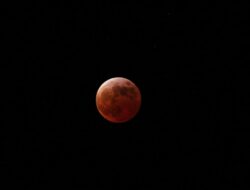 Tata Cara Sholat Gerhana Bulan Total 7 September 2025 dan Fenomena Blood Moon di Indonesia