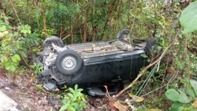 Minibus Warga Gunungkidul Terjun