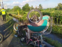 Mobil Avanza Hantam Bentor Menyeberang Mendadak di Bantul, Pengemudi Roda Tiga Temui Akhir Tragis