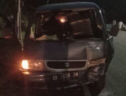 Kurang Kenal Medan, Honda Jazz dan Suzuki Carry Tabrakan di Pertigaan Srumbung Tanjungsari