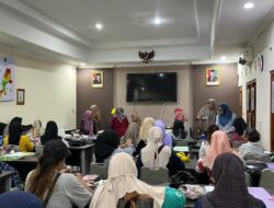 Sekolah Rabu Ambarketawang, Gamping, Sleman : “Membuat Bucket Wisuda”