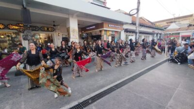 Hari Batik Nasional 2025: Meriah, Komunitas PBIY Gelar Tarian Wanodya Indonesia dan Flashmob Tabola Bale Dance