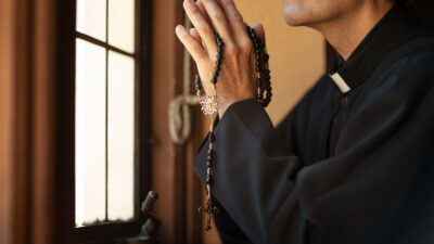 Susunan Doa Rosario Hari Rabu, 22 Oktober 2025: Peristiwa Mulia