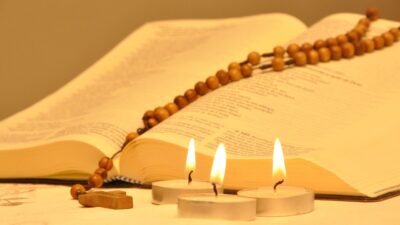 Panduan Susunan Doa Rosario Hari Rabu 15 Oktober 2025 dan Renungannya