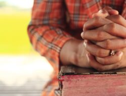 Panduan Doa Rosario Sabtu 11 Oktober 2025: Peristiwa Gembira dan Ujud