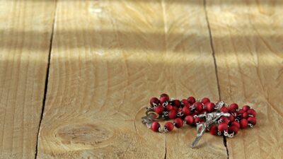 10 Ujud Doa Rosario Peristiwa Sedih: Mengenang Sengsara dan Wafat Yesus