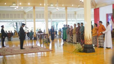Sri Sultan HB X Ajak Birokrat DIY Satukan Potensi Lintas Generasi di Pelantikan 9 Pejabat Baru