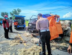 Hajar Bokong Truk di Jalan Daendels Kulon Progo, Kabin Pick Up L300 Hancur dan Penumpang Terjepit