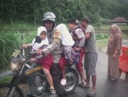 Jalan Srikemunit Ambrol, Akses Kedungmiri–Wunut Terputus, Pak Bhabin Sriharjo Rela Antar-Jemput Siswa demi Pendidikan