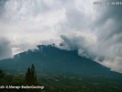 Gunung Merapi Luncurkan Awan Panas 1.700 Meter, Aktivitas Masih di Level Siaga