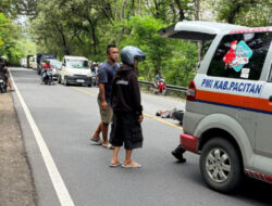 Melaju Kencang di Tikungan Jogja–Wonosari, Pemotor Terkapar setelah Tabrak Truk Mogok di Depannya