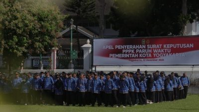 Serahkan SK kepada 1.200 PPPK Paruh Waktu, Wali Kota Yogyakarta Sebut 722 Honorer Belum Terangkat