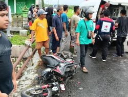 Truk Seruduk Xenia hingga Terpental ke Jalur Berlawanan dan Hantam Dua Motor di Jalan Srandakan Bantul