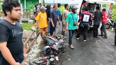 Truk Seruduk Xenia hingga Terpental ke Jalur Berlawanan dan Hantam Dua Motor di Jalan Srandakan Bantul
