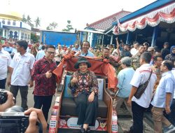 Presiden RI Memberikan Bantuan Becak Listrik Kepada 200 Orang Tukang Becak di DIY