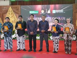 Wakil Bupati Sleman Berikan Enam Anugerah Kebudayaan kepada Seniman Lokal
