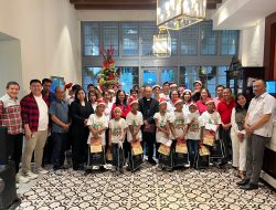 Sambut Natal Bersama Anak Panti Asuhan LKSA Immanuel, Kokoon Hotel Surabaya Gelar “Tree Lighting Ceremony”