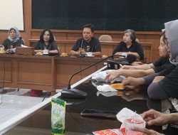 Kristine MC Kocak dan Panitia Reuni Emas STIM – AMP YKPN Yogyakarta Dialog untuk Suksesnya Acara
