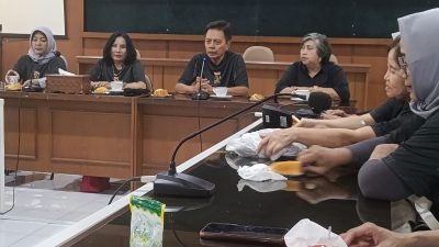 Kristine MC Kocak dan Panitia Reuni Emas STIM – AMP YKPN Yogyakarta Dialog untuk Suksesnya Acara