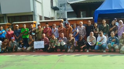 Migunani Tumraping Liyan: KAGAMADOK Serahkan 10 Gerobak Angkringan dan Luncurkan Novel “Surat dari Jogja”