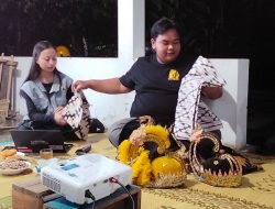 Mahasiswa KKNM UNY Laksanakan Program Edukasi Pemeliharaan Busana Reog Wayang di Bantul