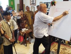 Pelukis Alex Pracaya Gelar Pameran Tunggal, Bertajuk Ojo Urik “tansparansi dalam warna, integritas dalam goresan”