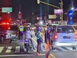 Adu Banteng Suzuki Ertiga vs Honda Freed di Sentolo Kulonprogo, Enam Orang Dilarikan ke Rumah Sakit
