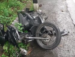 Melambung Melewati Marka saat Menikung, Honda Vario Remuk Dihajar Truk Tangki di Jalan Jogja-Wonosari Km 24