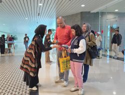 Manajemen YIA Lepas Penumpang Terakhir Tahun 2025 dan Sambut Penumpang Pertama Tahun Baru 2026