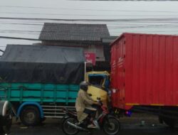 Truk Engkel Tabrak Dua Kendaraan di Jalan Parangtritis Bantul, Picu Tabrakan Beruntun dan Sejumlah Korban Luka