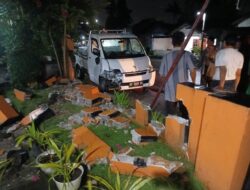 Microsleep di Pajangan Bantul, Grand Max Hantam Tembok Rumah Warga hingga Terguling