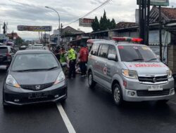 Kecelakaan di Jalan Imogiri Timur: Motor Sport Honda CBR Tergelincir, Pengendara Tertabrak Pajero dari Arah Berlawanan