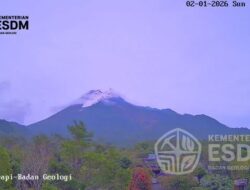 Gunung Merapi Luncurkan Awan Panas Guguran 1,5 Kilometer, BPPTKG Nyatakan Aktivitas Masih Tinggi
