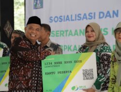 Guna Berikan Rasa Aman, Bupati Sleman Serahkan BPJS Ketenagakerjaan bagi Anggota BPKal
