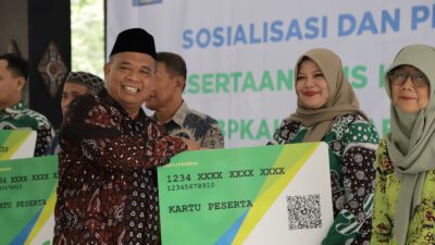 Guna Berikan Rasa Aman, Bupati Sleman Serahkan BPJS Ketenagakerjaan bagi Anggota BPKal
