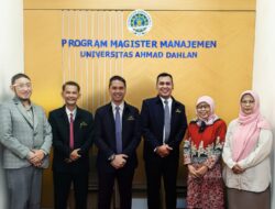 Dari Ruang Direksi ke Ruang Sidang, Tiga Profesional Lulus Tesis Magister Manajemen UAD