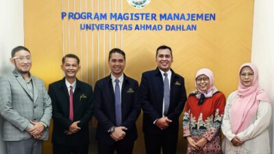 Dari Ruang Direksi ke Ruang Sidang, Tiga Profesional Lulus Tesis Magister Manajemen UAD