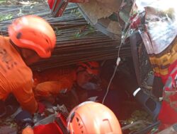 Truk Alami Rem Blong di Ngentakrejo Kulon Progo, Terguling ke Jurang dan Jepit Kernet